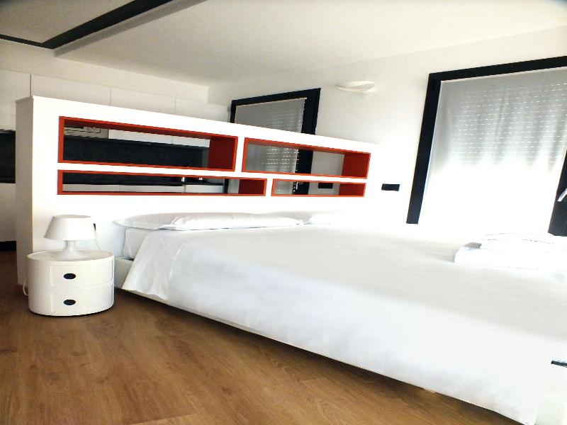 Bb Hotels Aparthotel Isola image