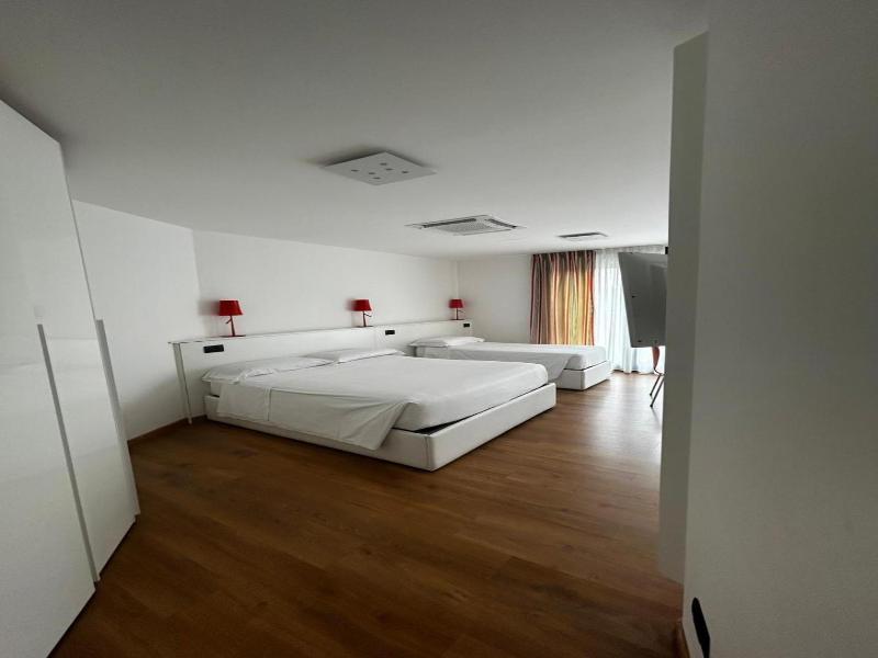 Bb Hotels Aparthotel Isola image