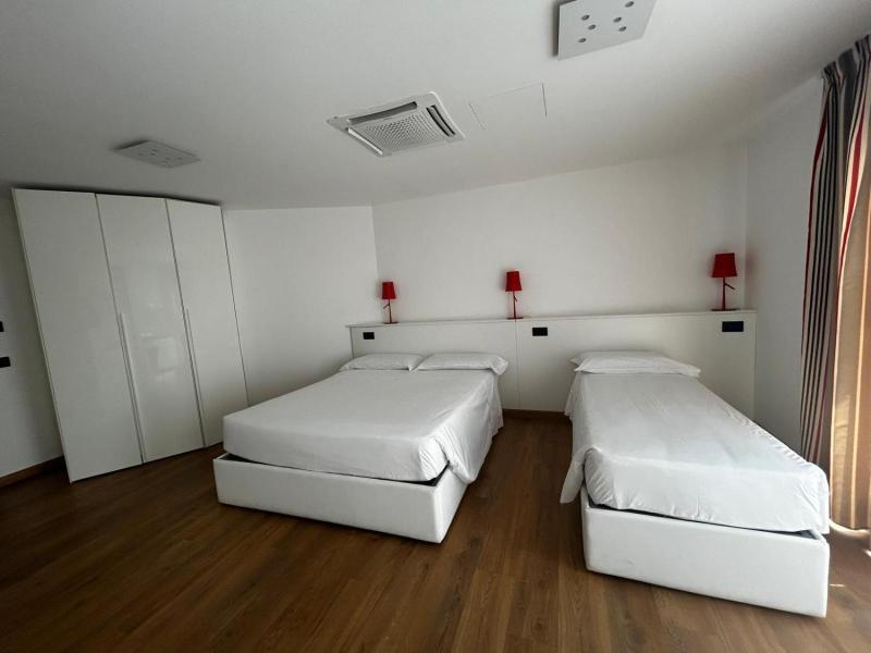 Bb Hotels Aparthotel Isola image