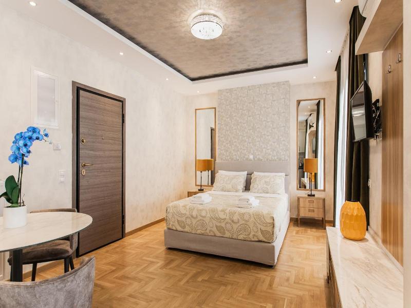 Nicholas Point Apartments And Rooms image