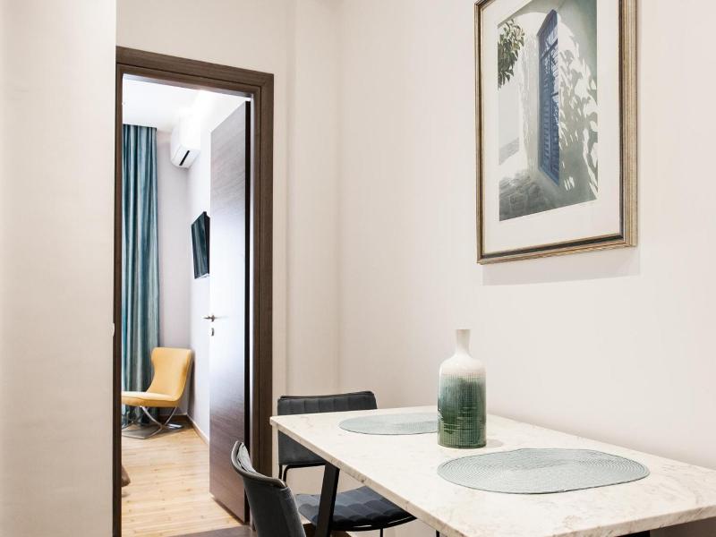 Nicholas Point Apartments And Rooms image