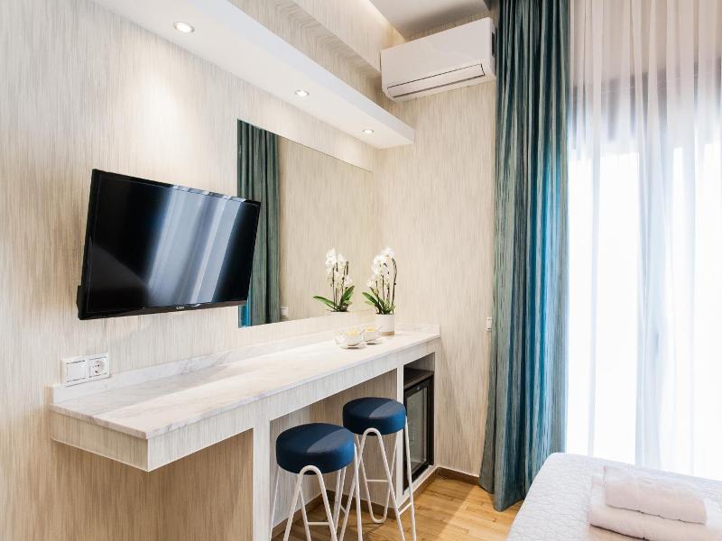 Nicholas Point Apartments And Rooms image