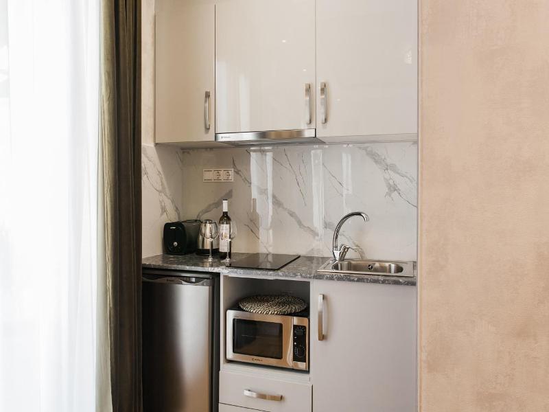 Nicholas Point Apartments And Rooms image