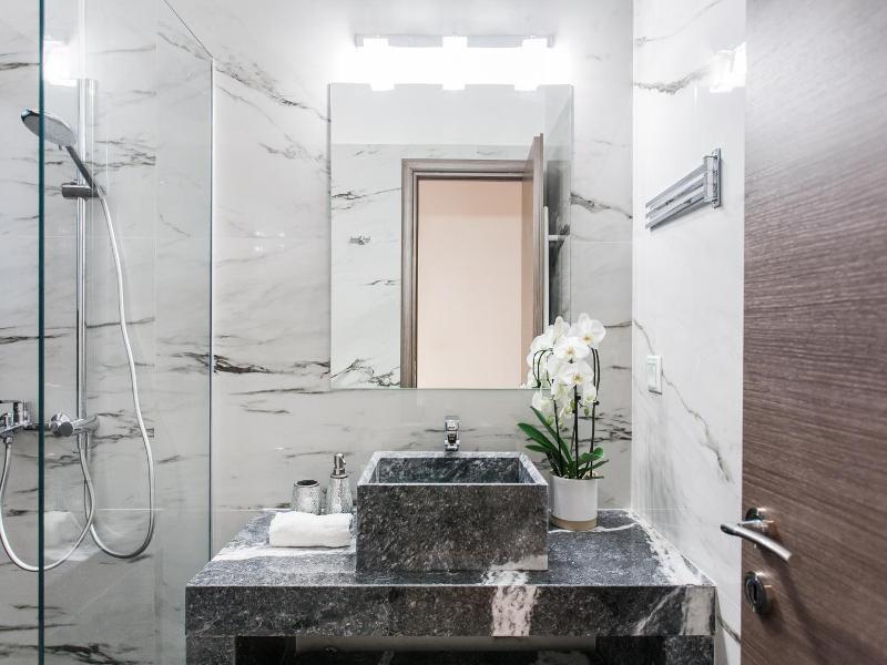 Nicholas Point Apartments And Rooms image