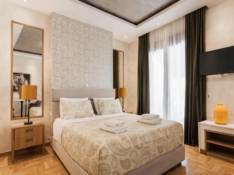 Nicholas Point Apartments And Rooms image