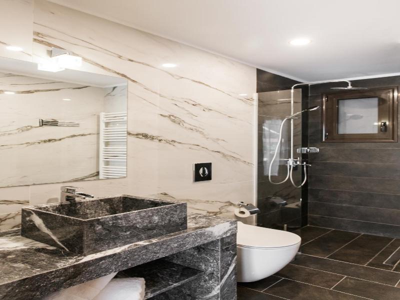 Nicholas Point Apartments And Rooms image