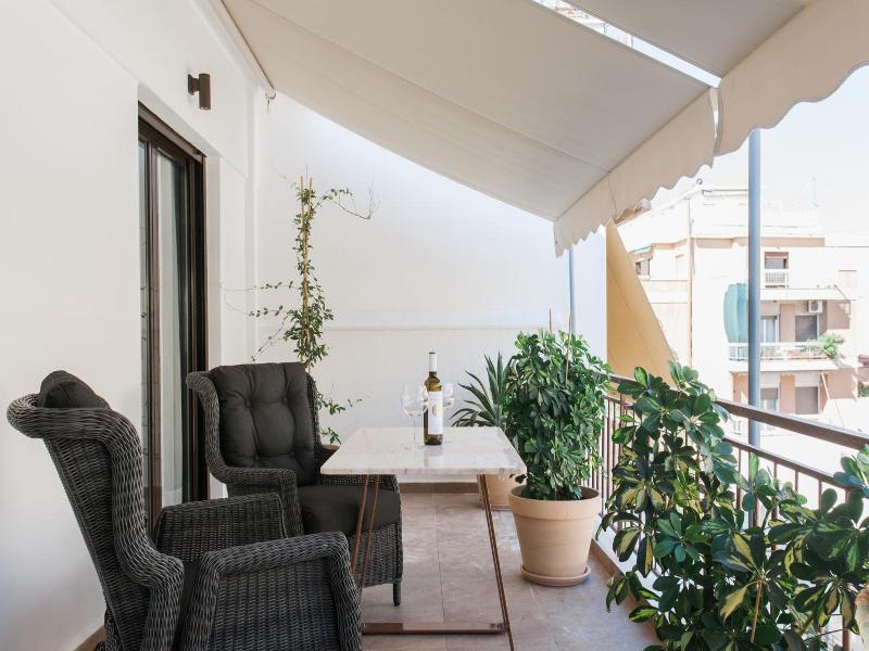Nicholas Point Apartments And Rooms image