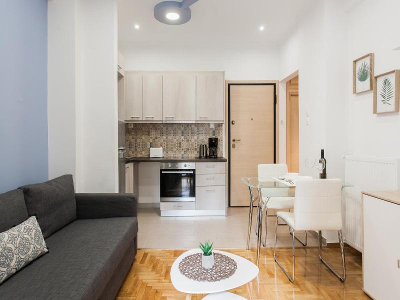 Nicholas Point Apartments And Rooms image