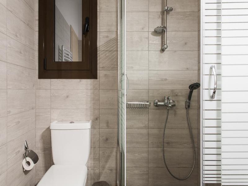 Nicholas Point Apartments And Rooms image