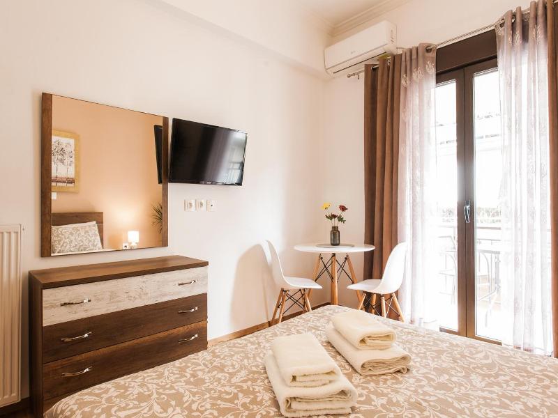 Nicholas Point Apartments And Rooms image