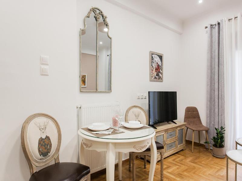 Nicholas Point Apartments And Rooms image