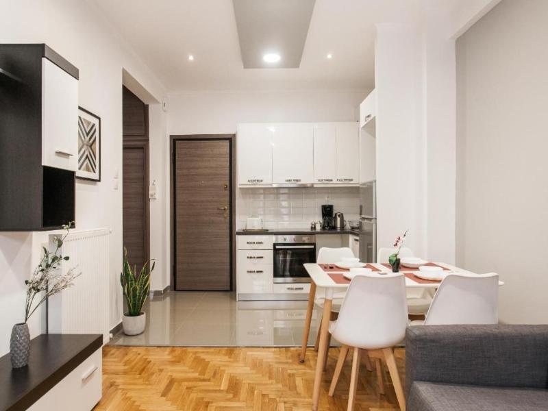 Nicholas Point Apartments And Rooms image