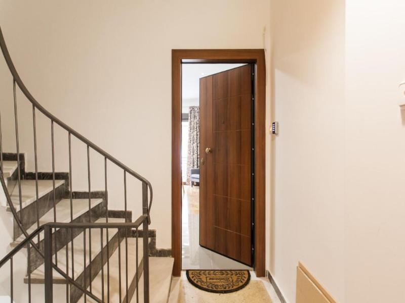 Nicholas Point Apartments And Rooms image