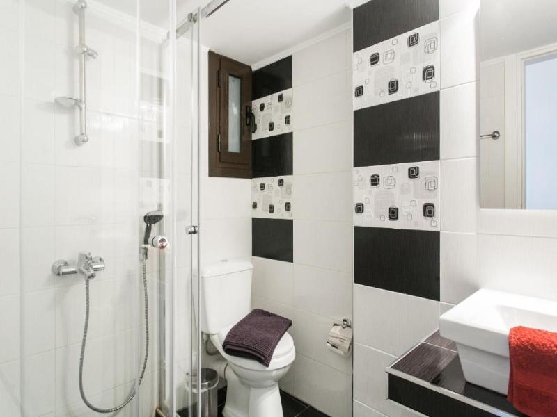 Nicholas Point Apartments And Rooms image