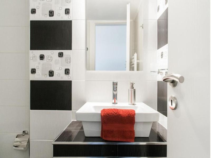 Nicholas Point Apartments And Rooms image