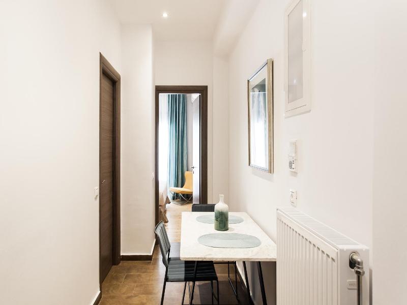 Nicholas Point Apartments And Rooms image