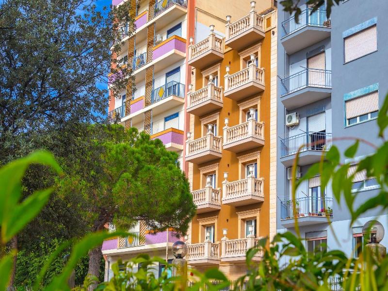 La Paloma Blanca Hotel image