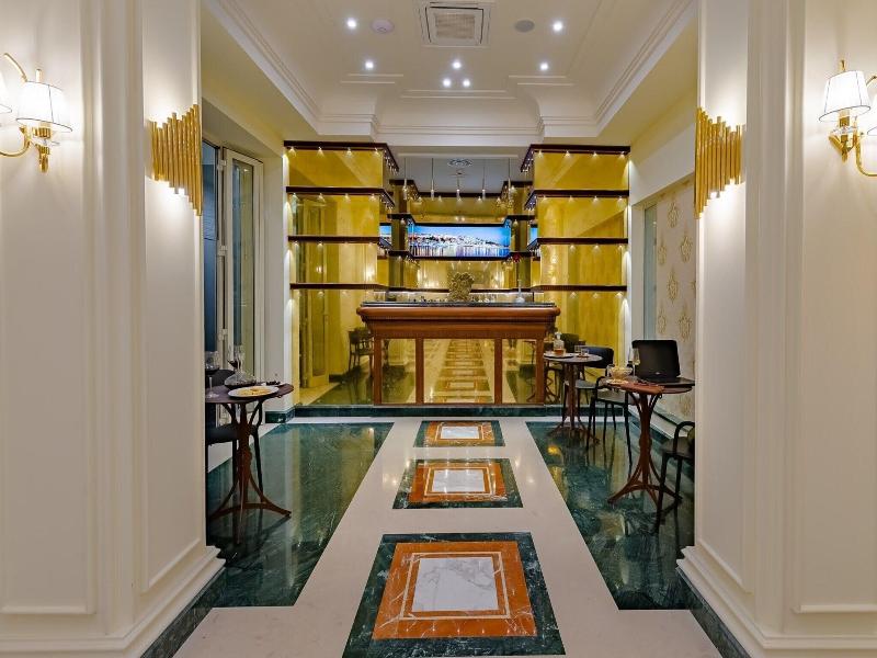 La Paloma Blanca Hotel image