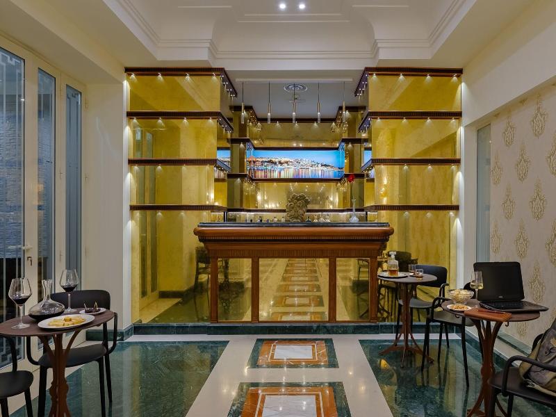 La Paloma Blanca Hotel image