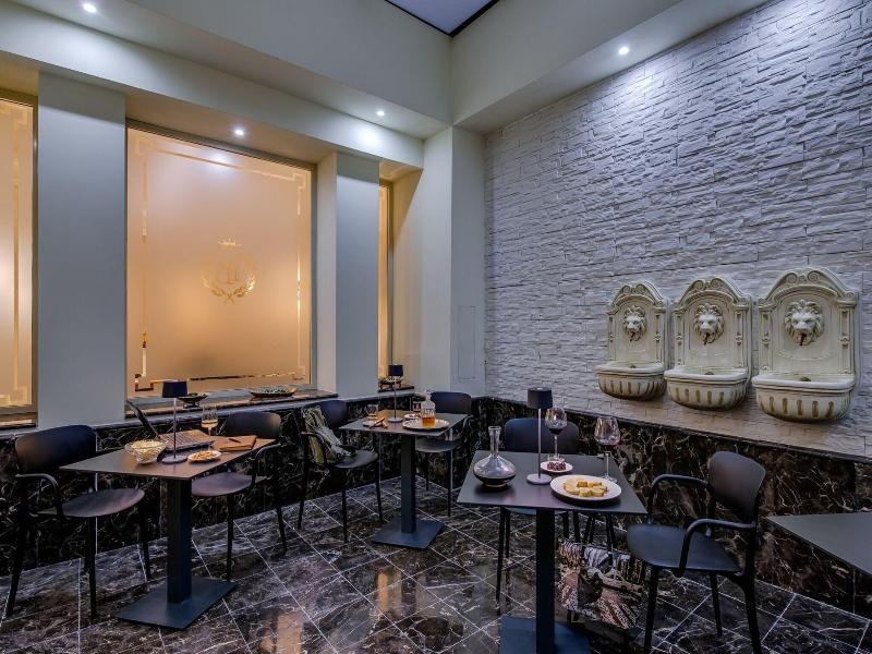 La Paloma Blanca Hotel image