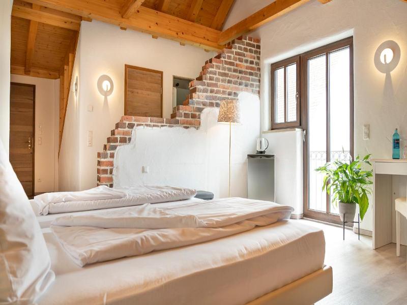 Henrys Sleeping Buttenwiesen image