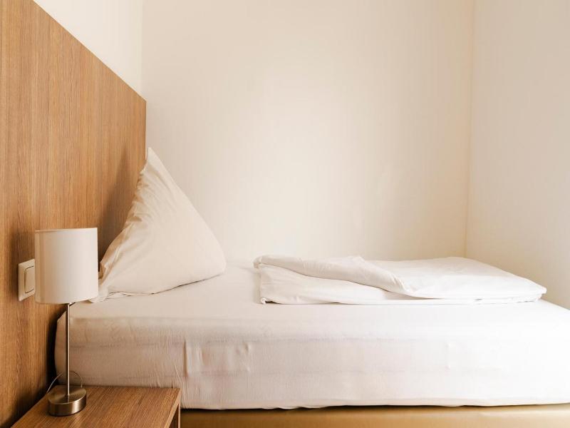 Henrys Sleeping Buttenwiesen image