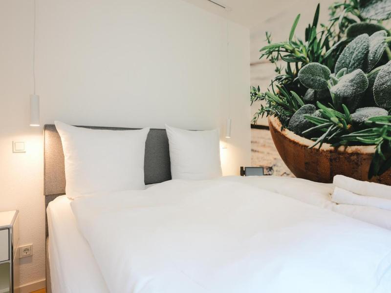 Plein Hotel image