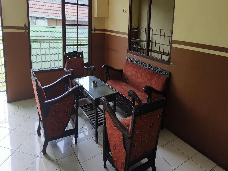 Oyo 93642 Penginapan Al Ashar