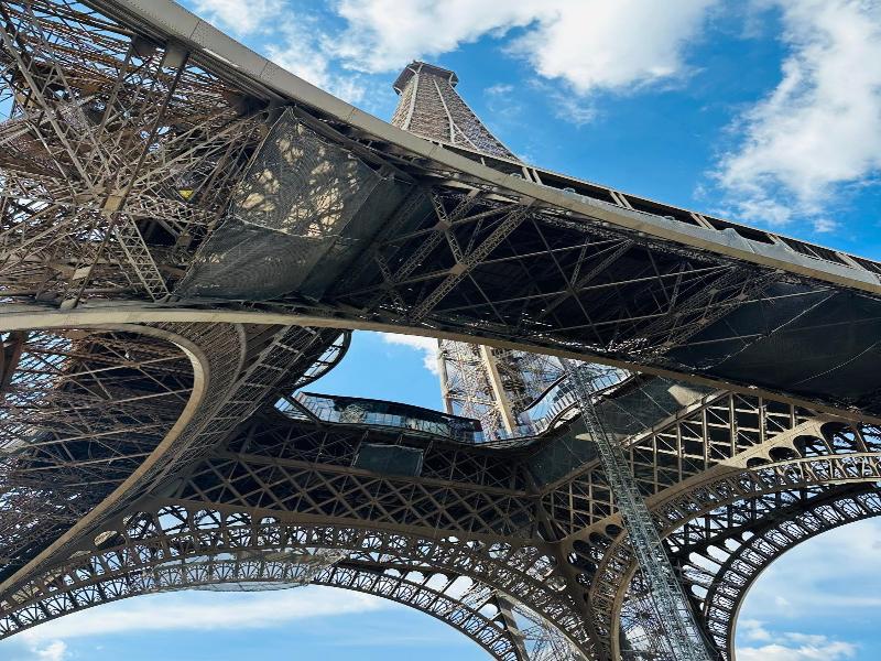 Beatrice Et Emmanuel Meuble Eiffel image