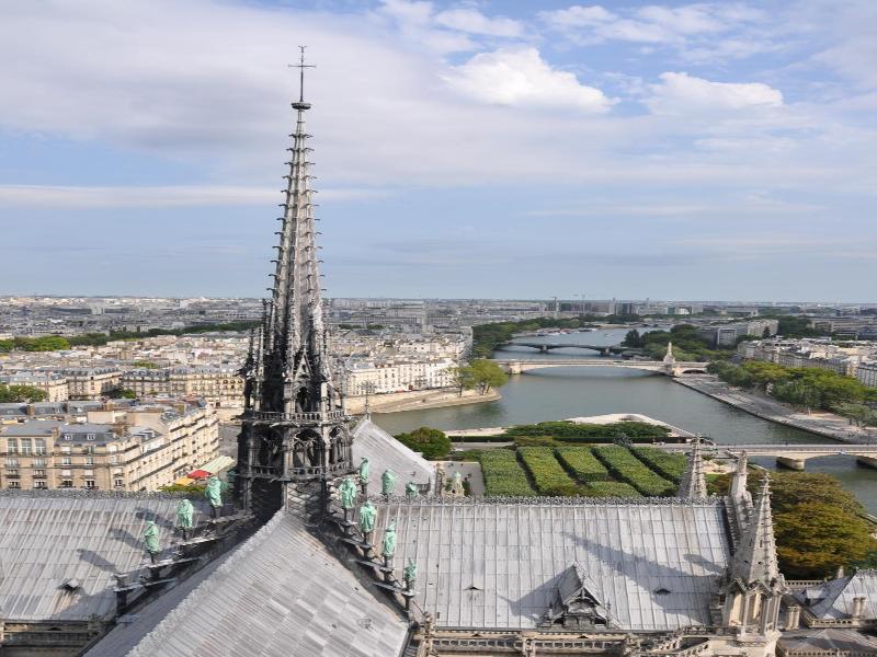 Beatrice Et Emmanuel Meuble Eiffel image