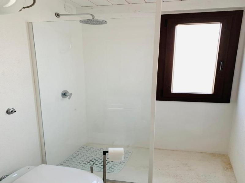 Luxar Room image