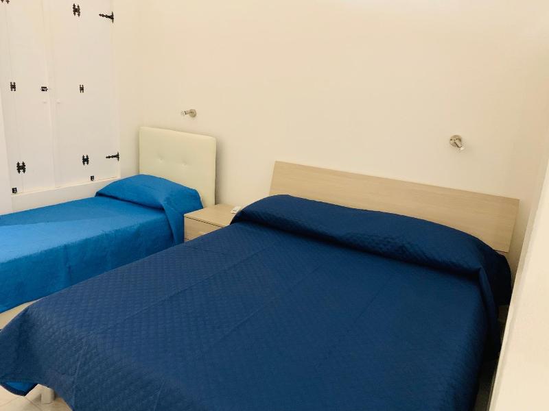 Luxar Room image