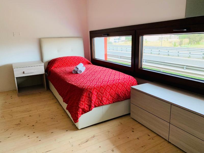 Luxar Room image