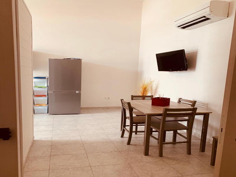 Luxar Room image