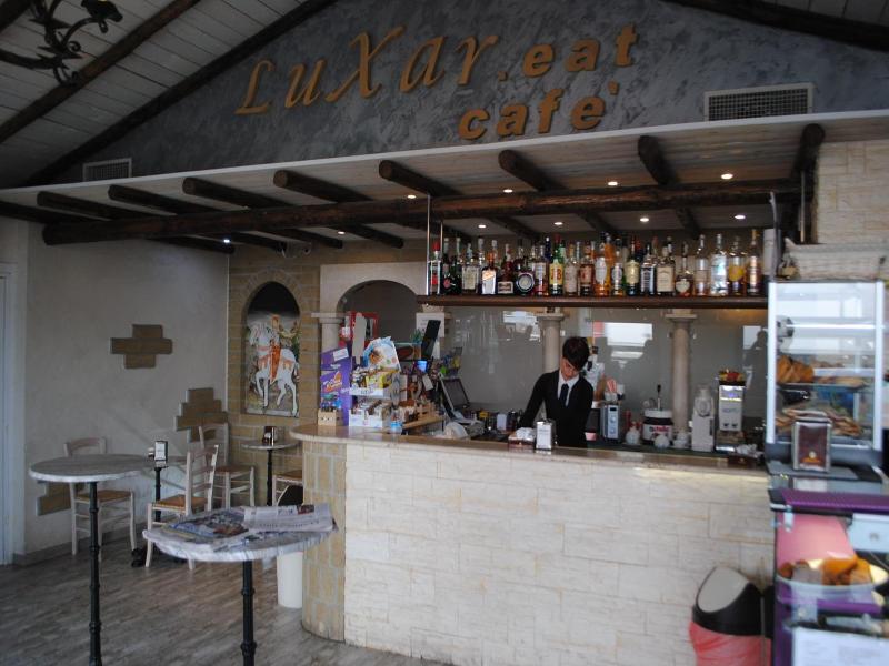Luxar Room image