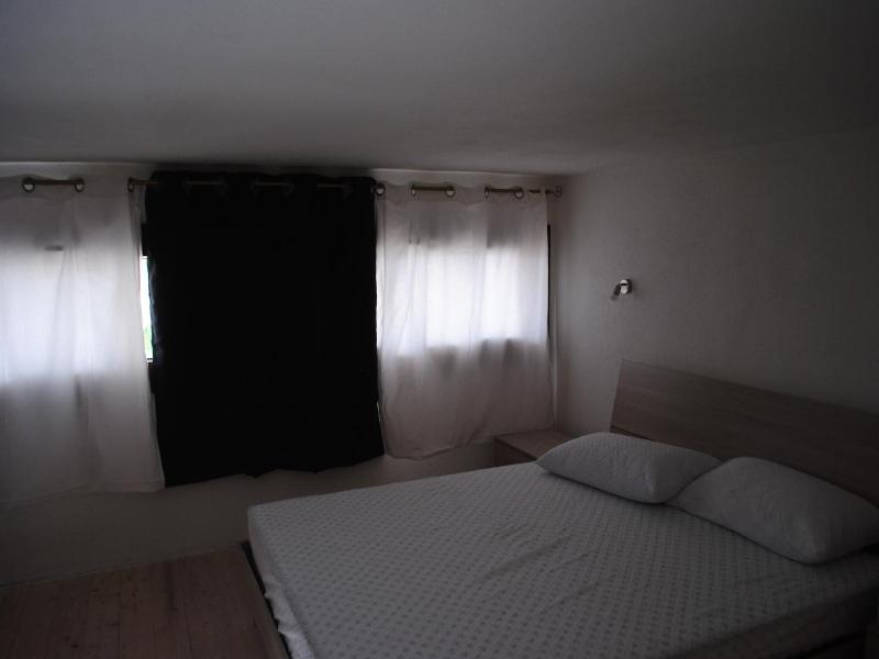 Luxar Room image