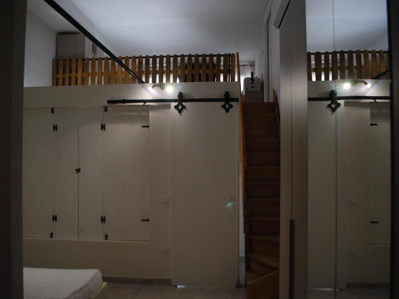 Luxar Room image