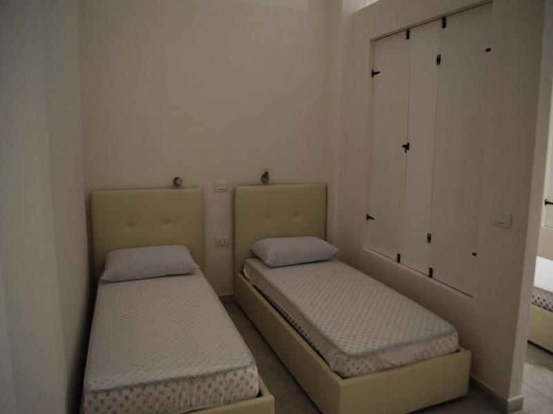 Luxar Room image