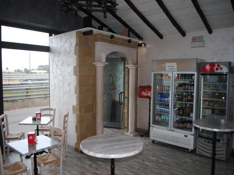 Luxar Room image