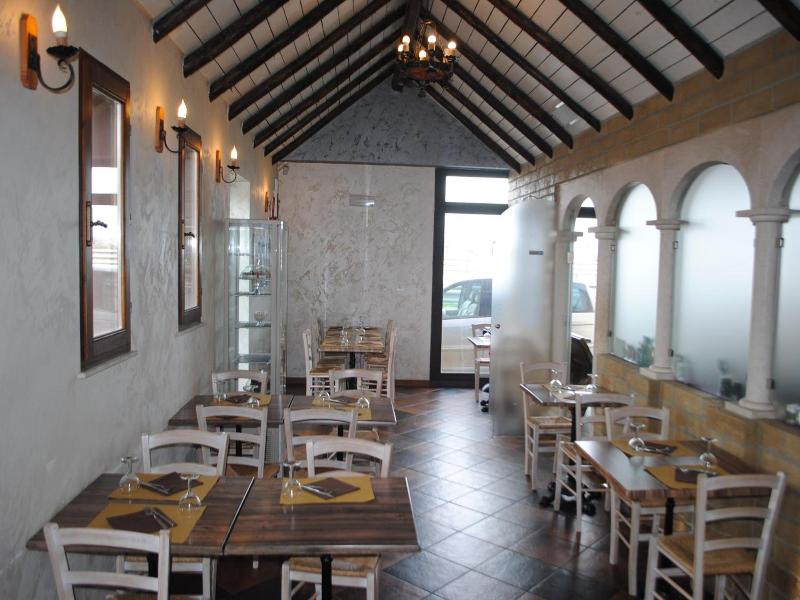 Luxar Room image