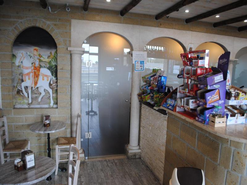 Luxar Room image