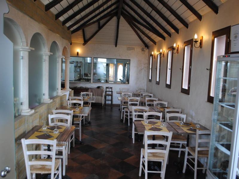 Luxar Room image