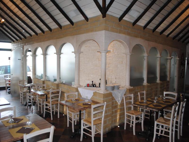 Luxar Room image