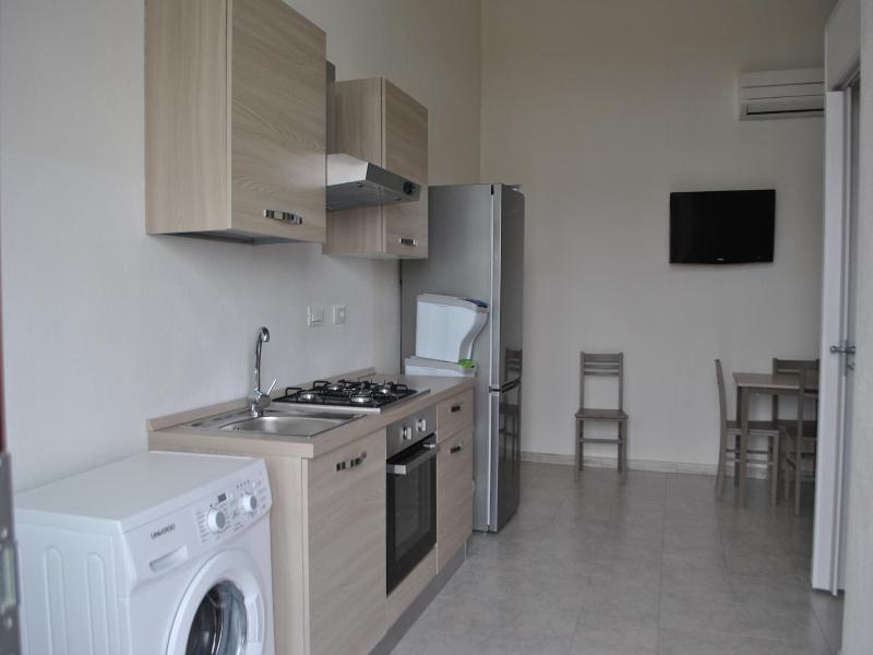 Luxar Room image