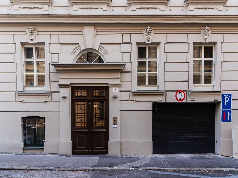 City Castle Apartments Free Parking 3
