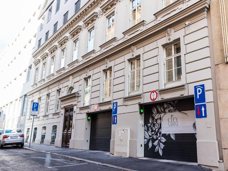 City Castle Apartments Free Parking 5