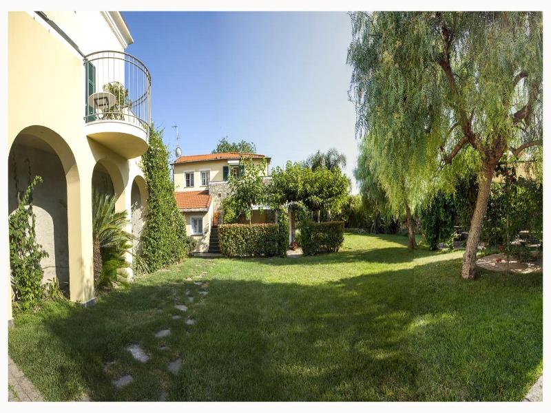 Casa Vacanze Nel Giardino Di Renzo image