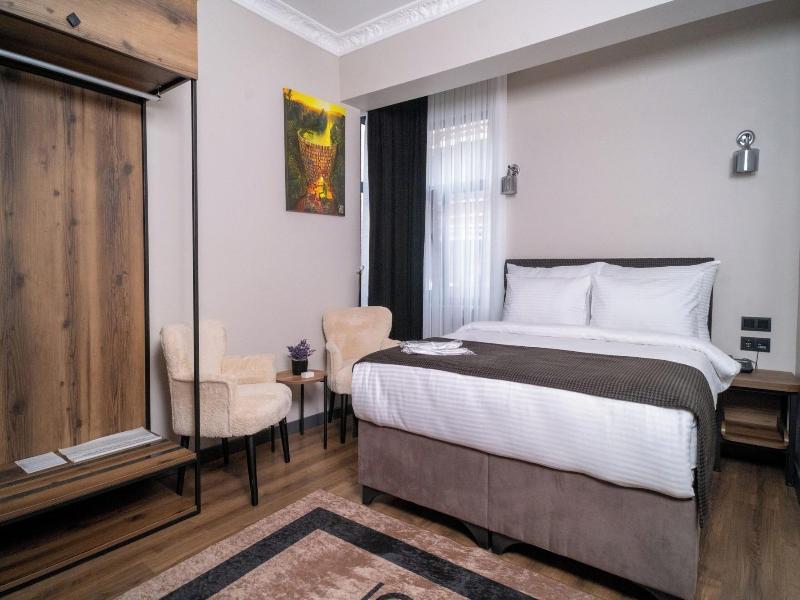 Grand Clover Hotel image