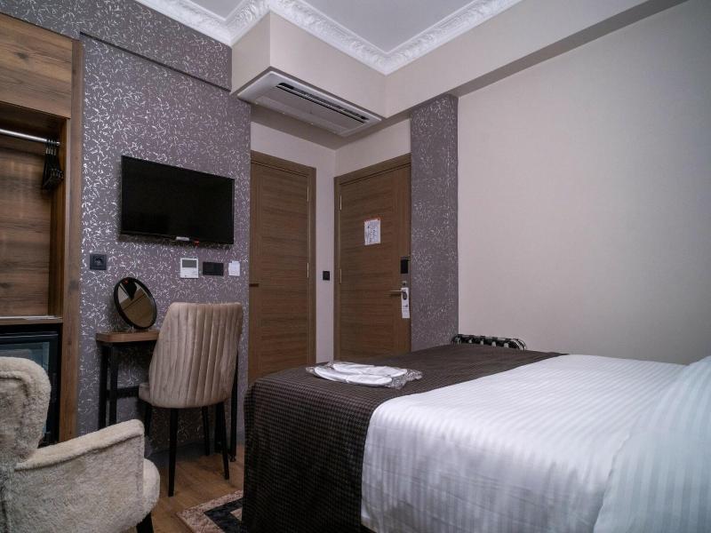 Grand Clover Hotel image