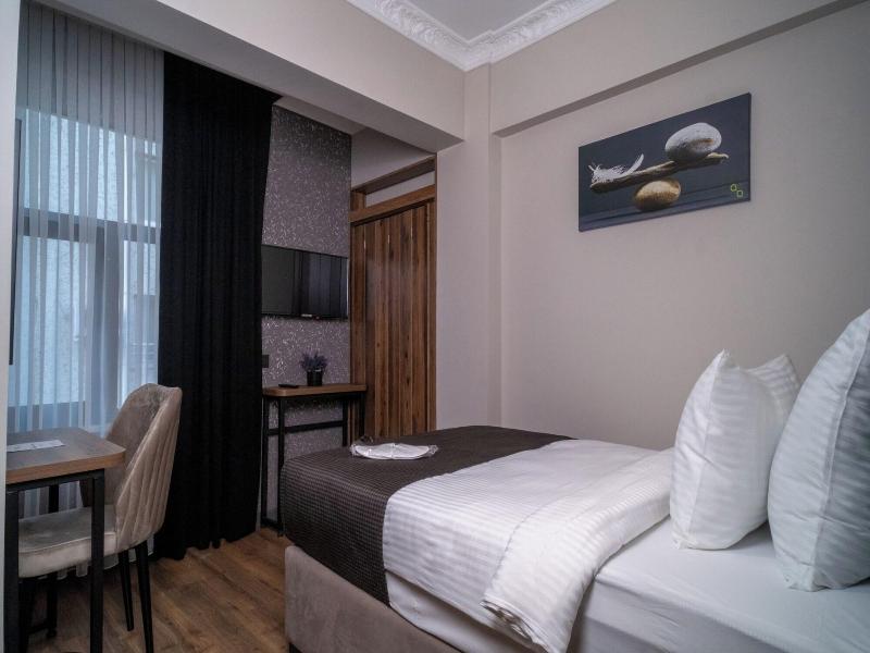 Grand Clover Hotel image